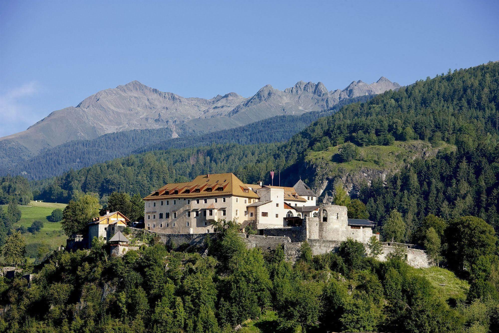 Schloss Sonnenburg Hotel San Lorenzo di Sebato Exterior photo